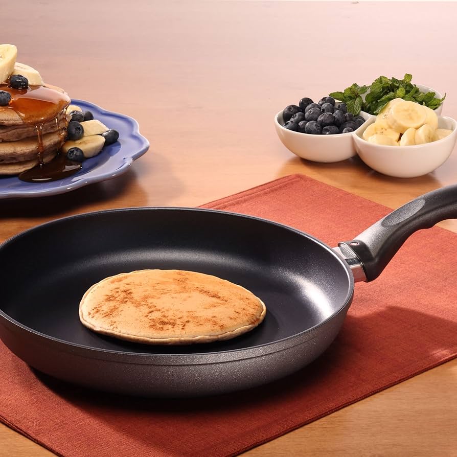 スイスダイヤモンドclassic 24cm フライパン　swissdiamond Amazon.co.jp: スイスダイヤモンド フライパン 24cm ガス火専用